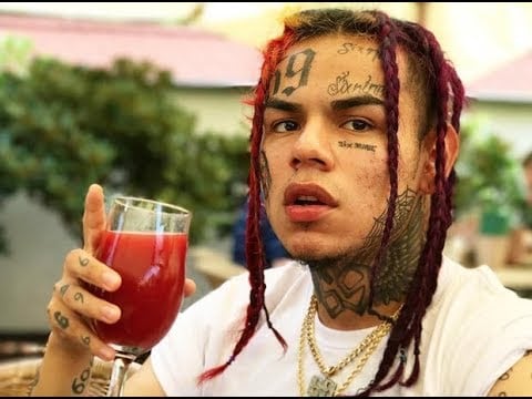 Tekashi 6ix9ine Pulls Up In Chicago With No Security!! Is He Trolling?