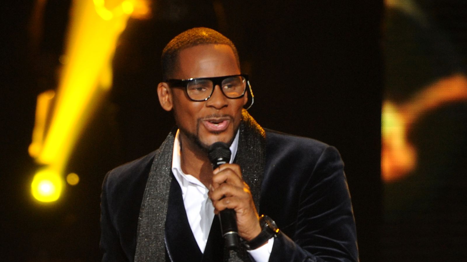 FBI May Have New Video With R Kelly And Underage Girl!!!