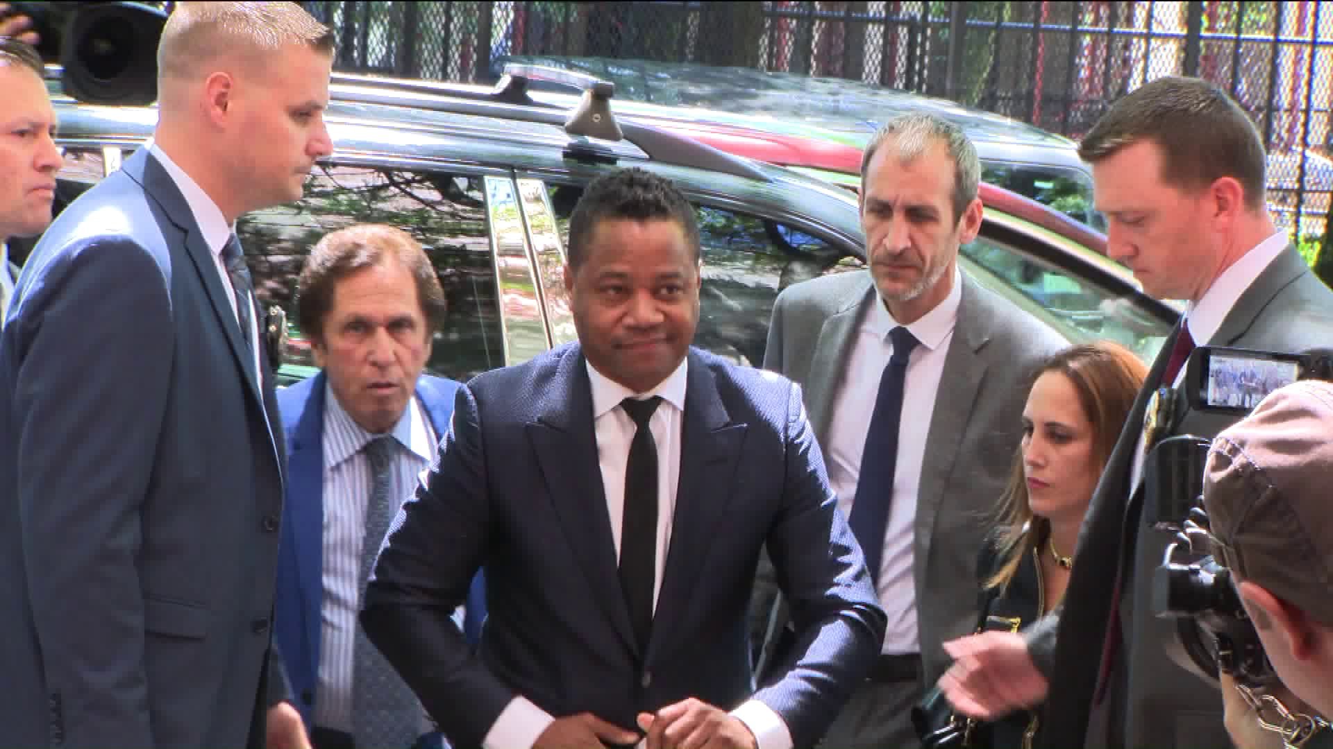 Cuba Gooding Jr Turns Himself In To NYPD!!!
