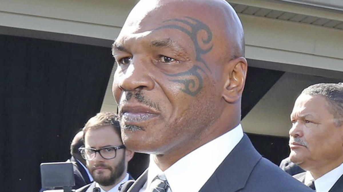Mike Tyson Says He Wins in Street Fight With Floyd Mayweather!!!