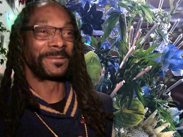 Snoop Dogg Gets 48-Joint Flower Arrangement!!!