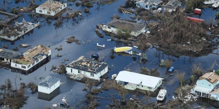 Kanye Helps Rick Fox In Bahamas Relief Efforts