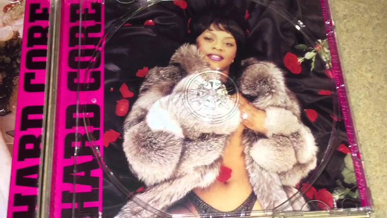 Lil Kim Gets Faux Fur From PETA!!!