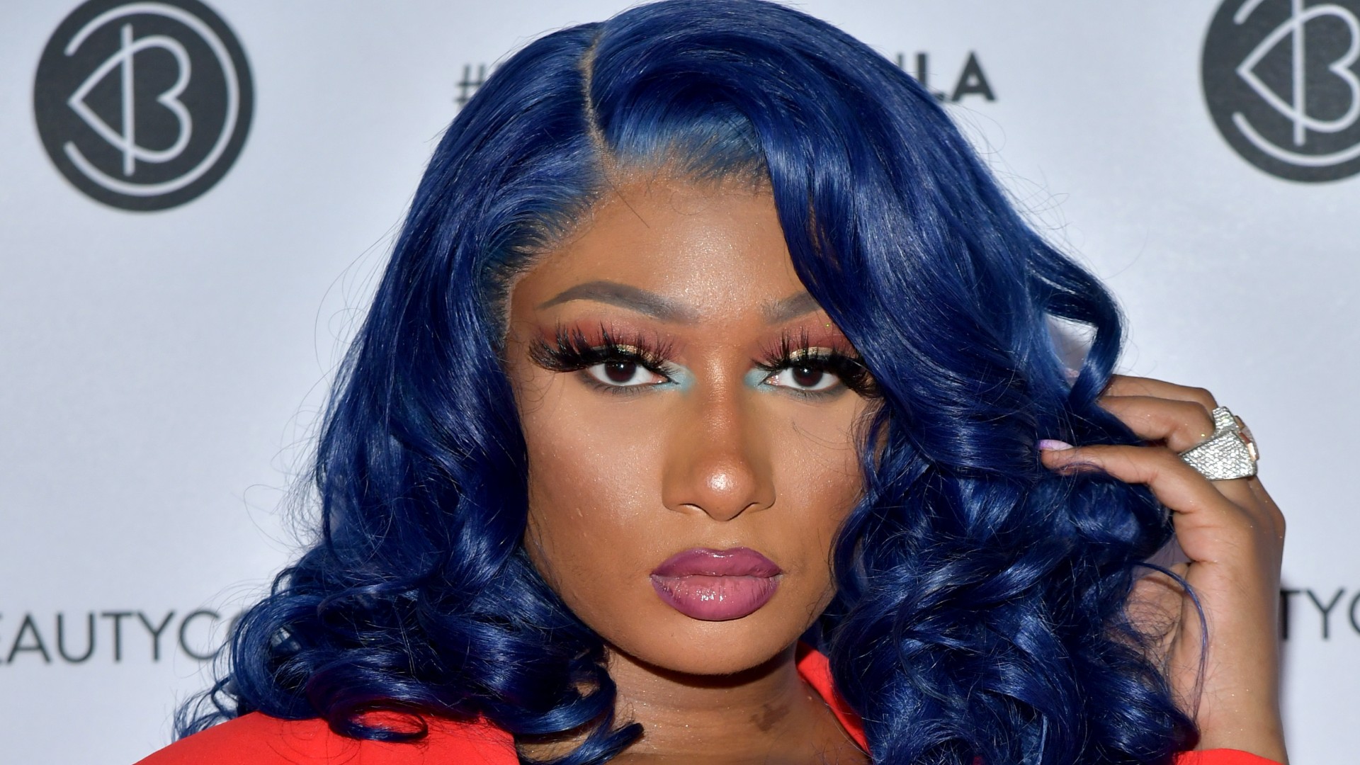 Megan Thee Stallion Threatens To Sue Makeup Artist!!!