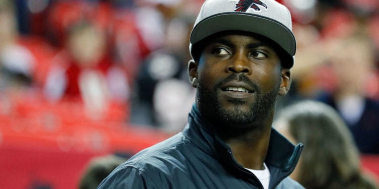 Mike Vick Gifts Lamar Jackson Some Cleats