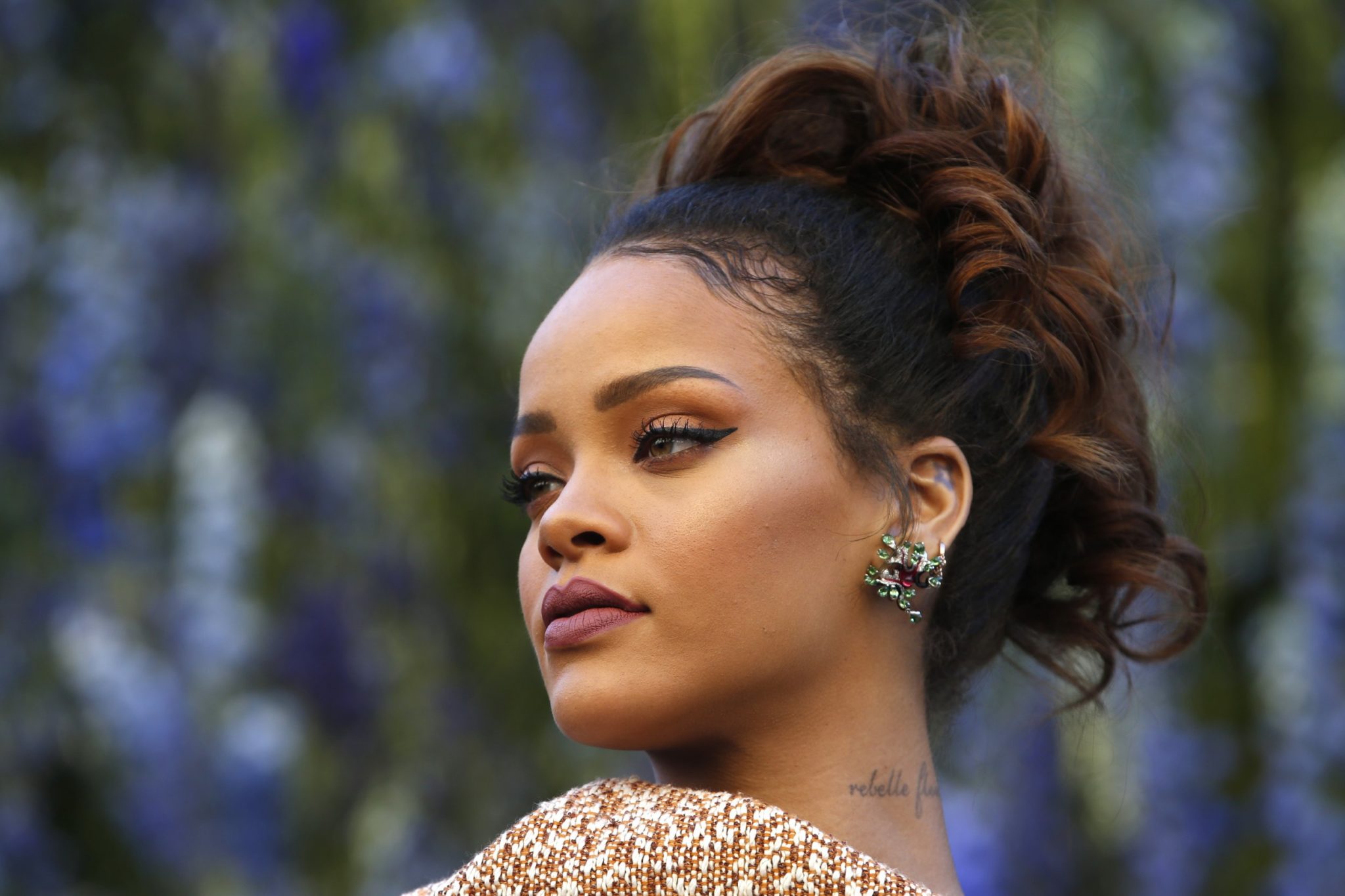 Rihanna Breaks Billboard Record With “Anti” Album!!!!