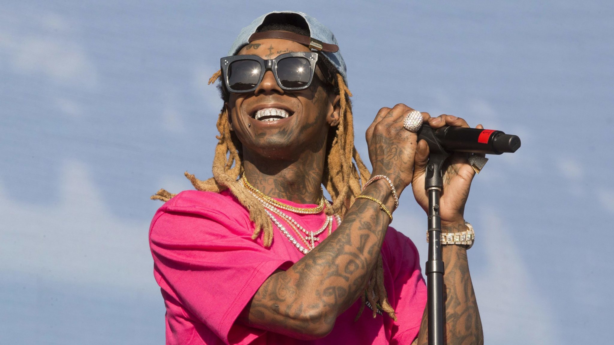 Feds Search Private Jet Lil Wayne Was On!!!